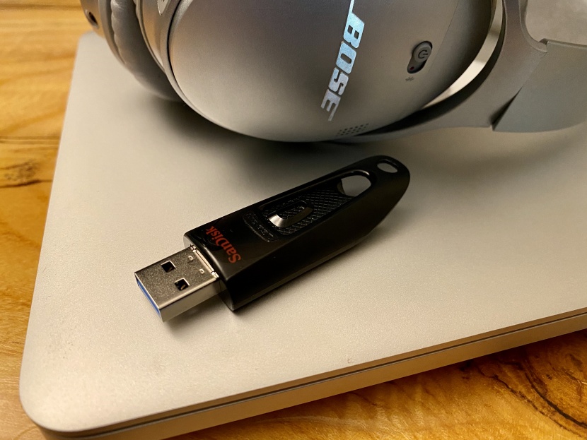 usb flash drive - the sandisk ultra cz48 32gb packs a lot into a small price tag.