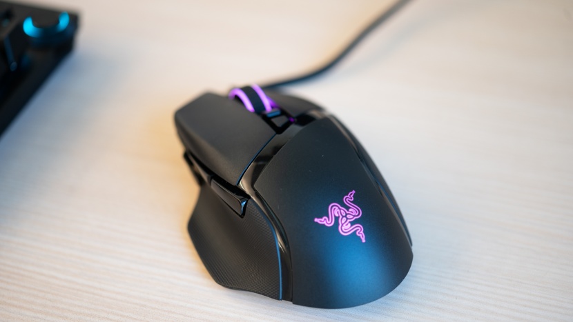 razer basilisk v2 - this mouse looks the part of the lethal gaming device and has the...
