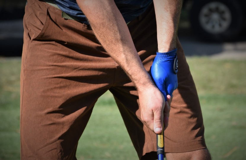 golf glove - the callaway opticolor provides a nice blend of build quality...