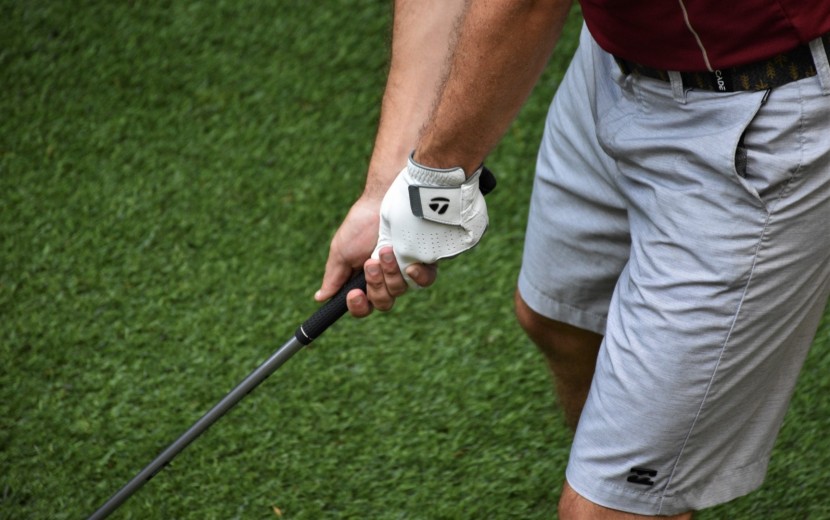 golf glove - the tayor made tour preferred flex has a comfortable, flexible fit...