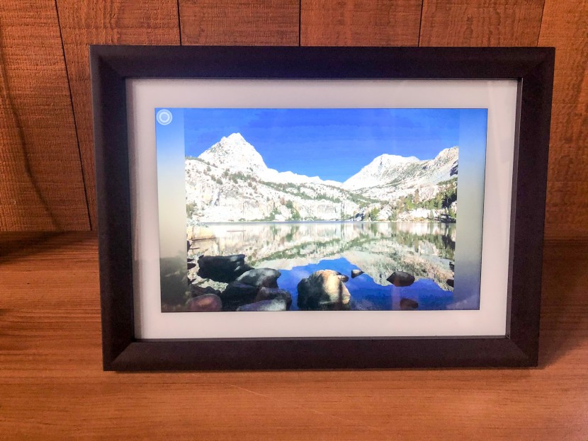 digital picture frame - photos displayed on the dragon touch have the look of a mounted photo.