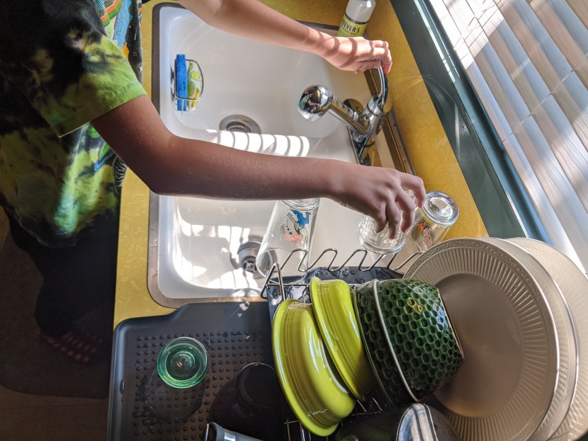 the polder is built for a large capacity of dishware and then some...