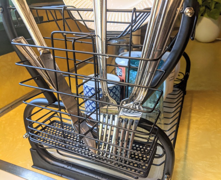 dish rack - the ispecle scored high on the drying and drainage capacity testing...