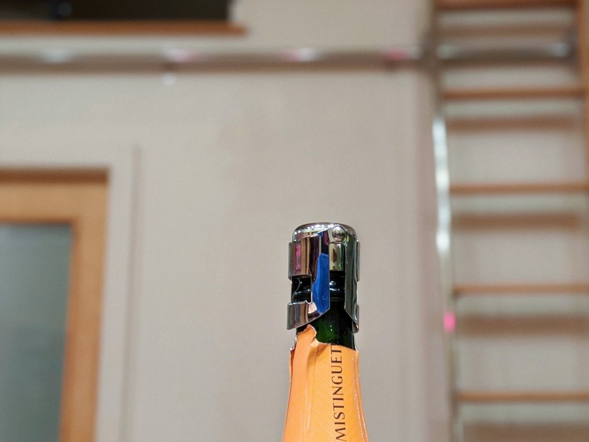 wine stopper - the winco sparkling wine stopper is sleek and looks really simple...