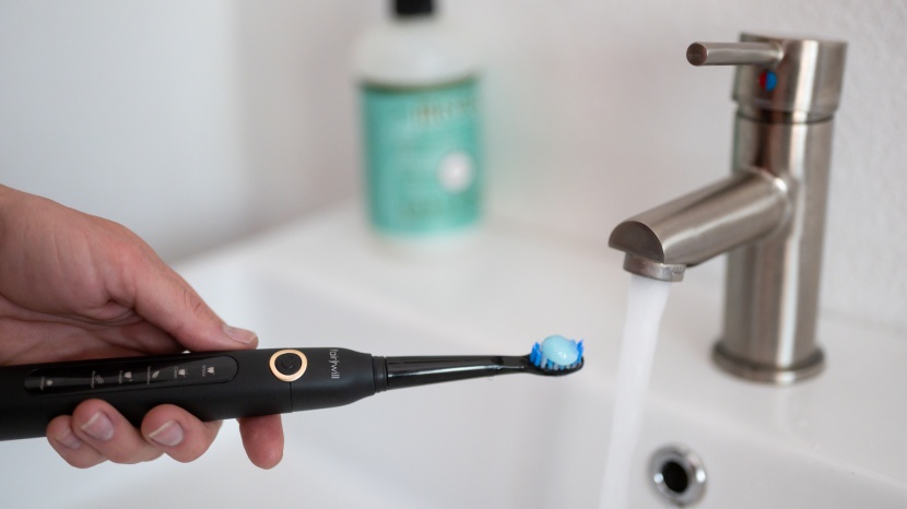fairywill d7 sonic - this toothbrush is comfortable to use, even for those with sensitive...
