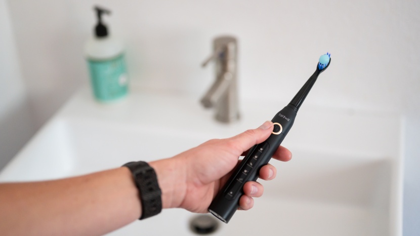 fairywill d7 sonic - the fairywill has a solid water-resistance rating, even if it...