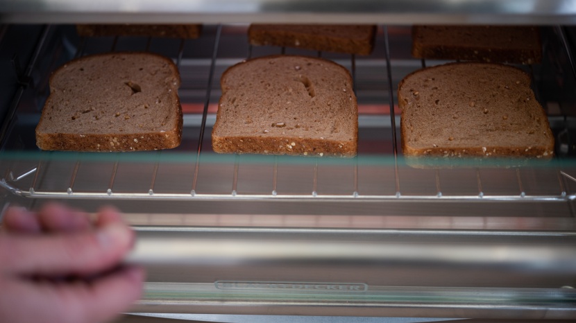 black+decker to3250xsb - the black+decker to3250xsb makes great toast.