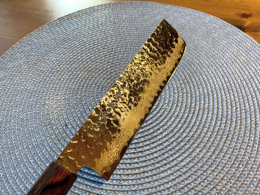 a hammered finish ostensibly is about reducing friction and sticking...