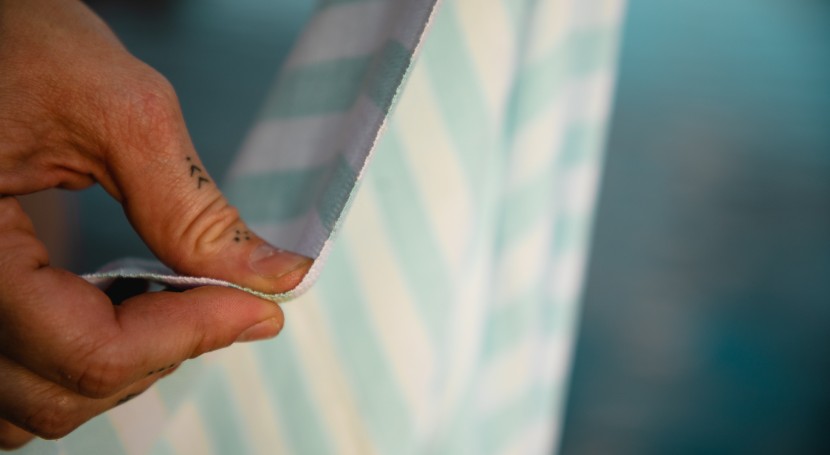 turkish towels - lightweight towels like the demmex set of 6 soak up water quickly...