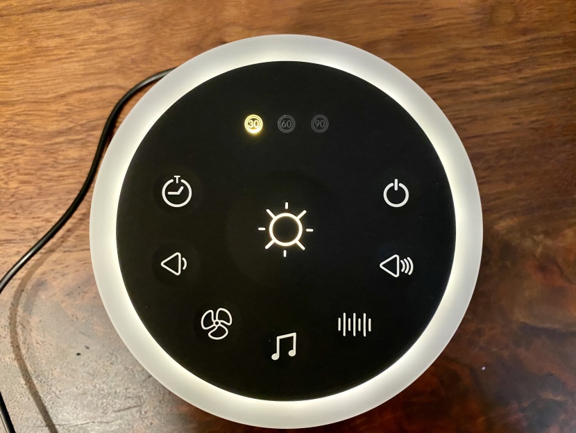 sleep sound machine - the simple and intuitive control panel of the dreamegg d1.
