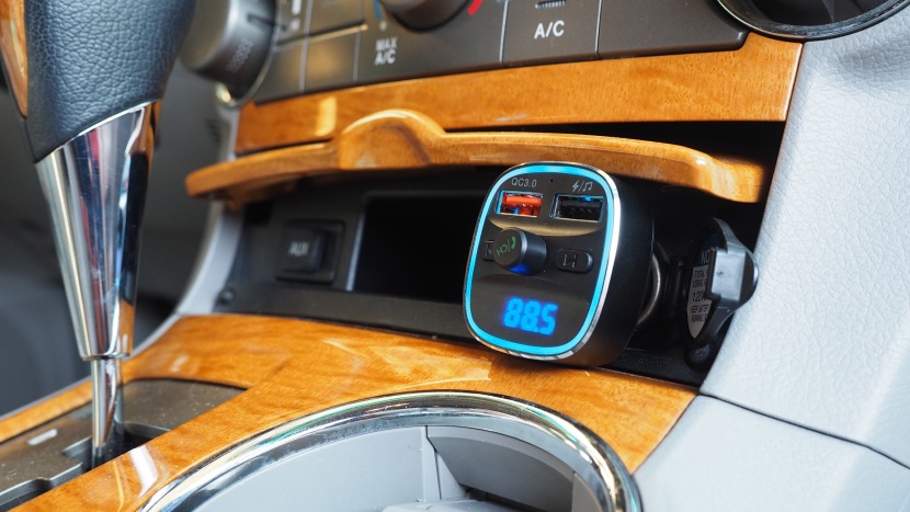 fm transmitter - this competitively priced unit offers much of what the higher-end...