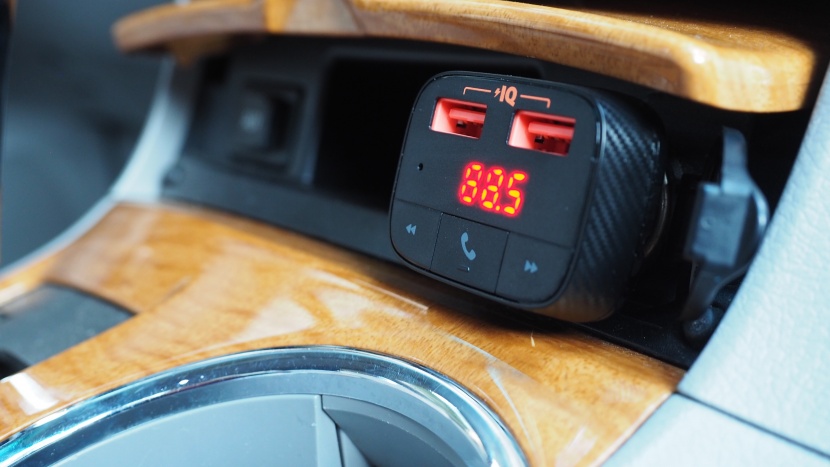 fm transmitter - this unit has a snappy look but lacks where it counts.