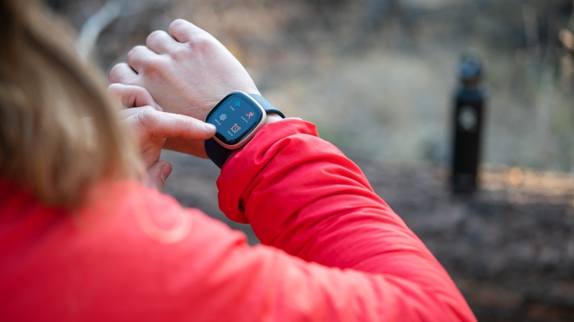 fitbit versa 3 - this watch doesn&#039;t have quite as many smart features and functions...