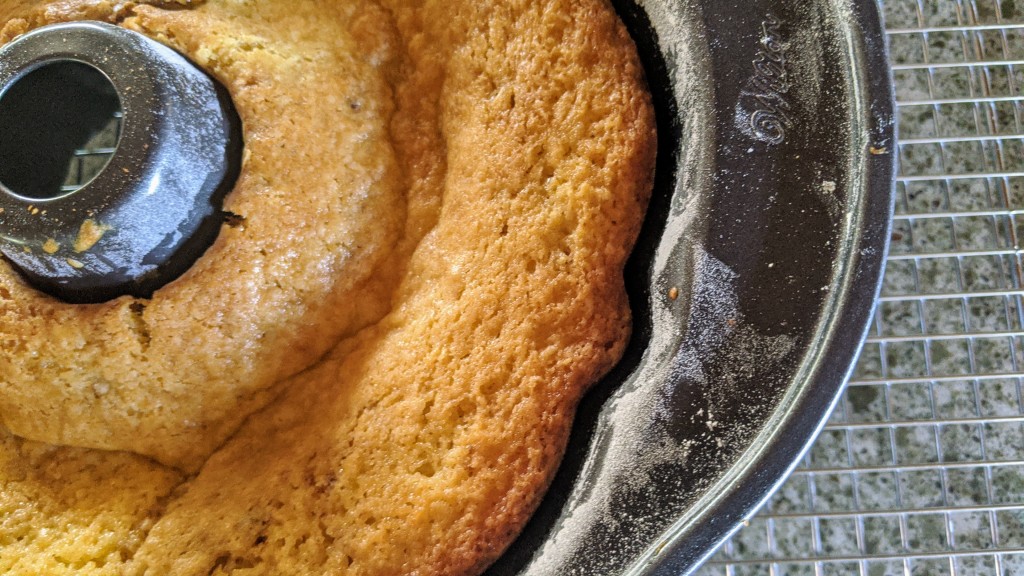 6 Best Pound Cake Pans For A Perfectly Moist Treat - Something Swanky