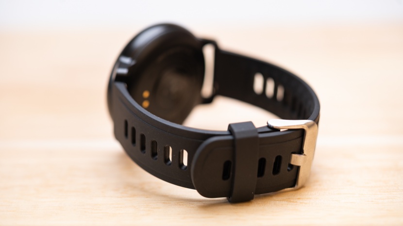 mobvoi ticwatch gtx - this watch has a typical band.