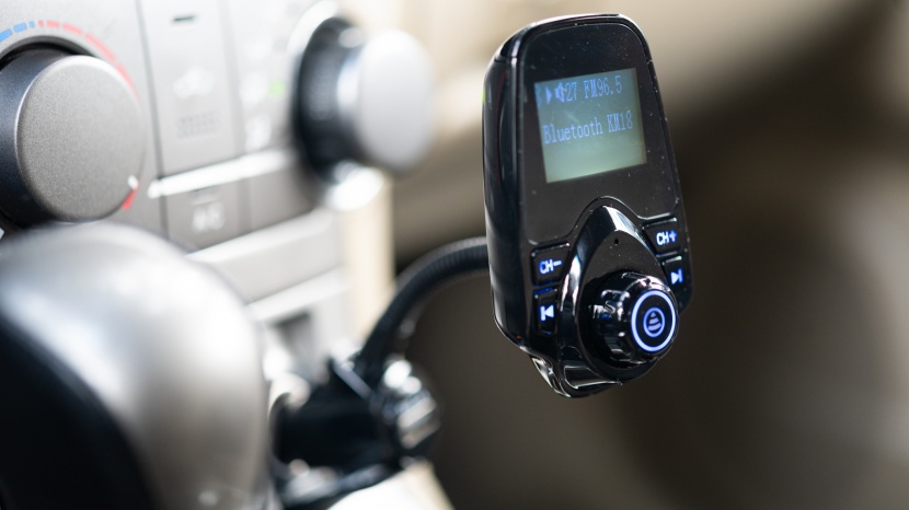 fm transmitter - this unit offers users a ton of info in its amply-sized user...
