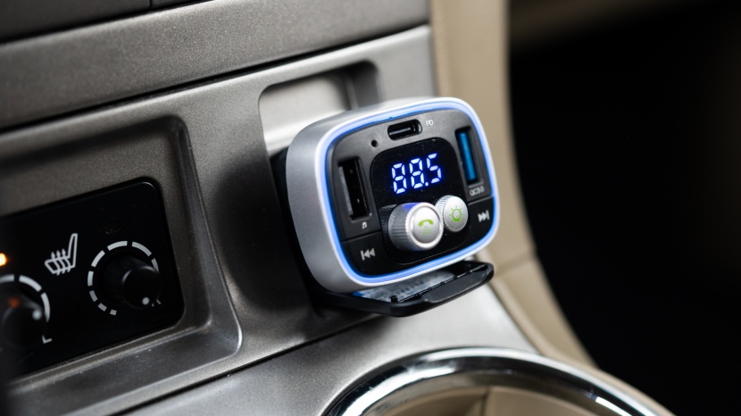 fm transmitter - this unit has some nice features nested in a compact interface...