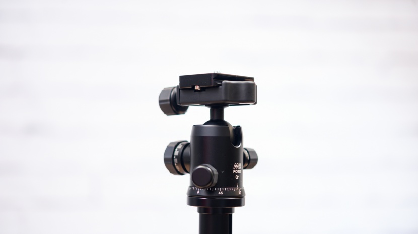 travel tripod - the multiple knobs on the mefoto roadtrip classic allow you to...