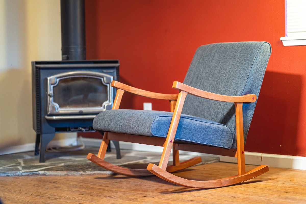 Best Accent Chair Review (A rocking chair with mid-century style.)