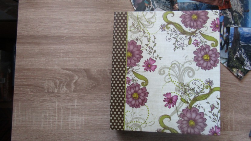 the pioneer magnetic self stick 3-ring album has removable scrapbook...