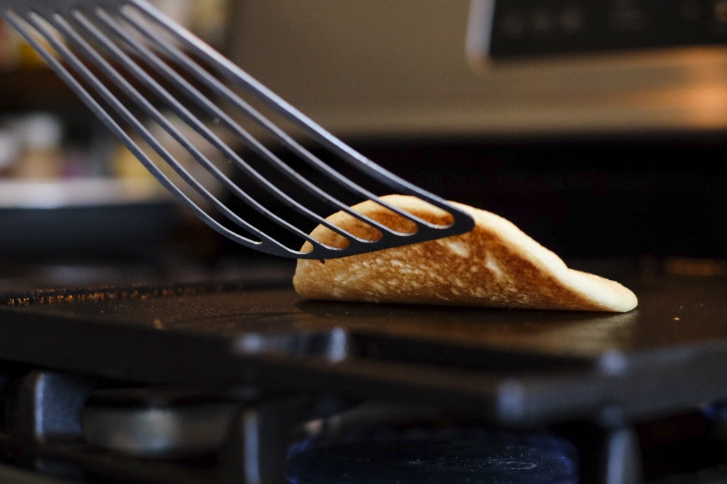 Norpro 13 Non-Stick Grip-EZ Extra-Wide Omelet / Pancake Flipper