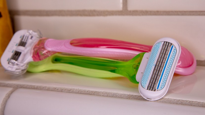 razor womens - the venus tropical set has a fun tropical smell.