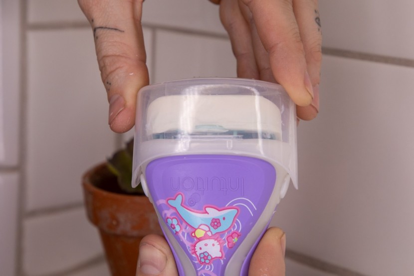 razor womens - the intuition comes with a case to keep the soap bar fresh.