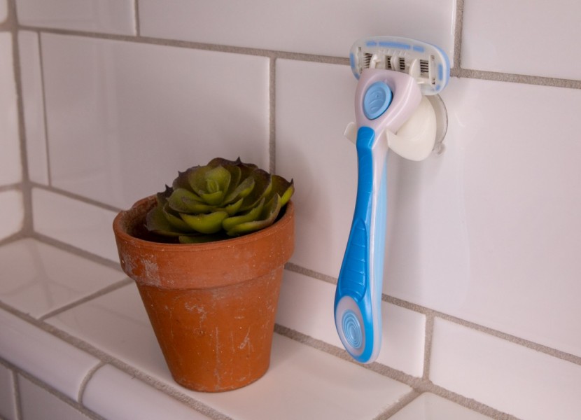 razor womens - the amazon basics model includes a shower hanger.