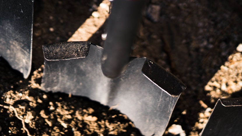 gardening shovel - the large steps on this shovel are key for making powerful plunges...