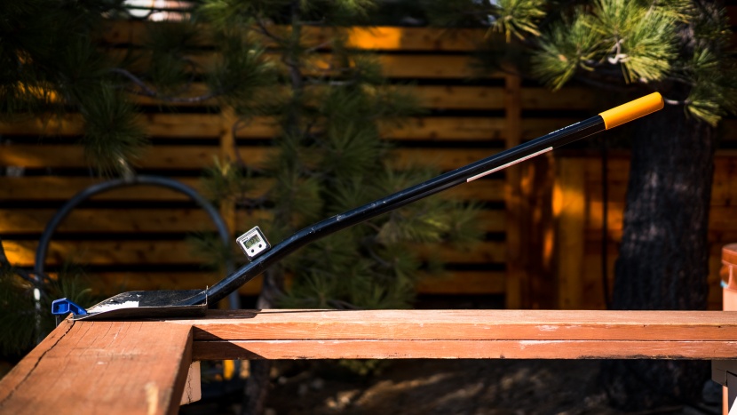 gardening shovel - this is the only model with an ergonomic bend in the handle. the...