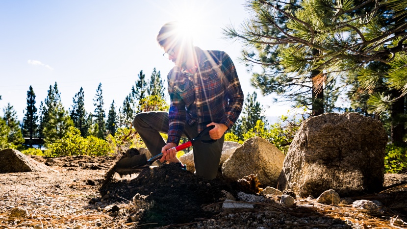 gardening shovel - you can get a lot more work done if you&#039;ve got the right tool for...