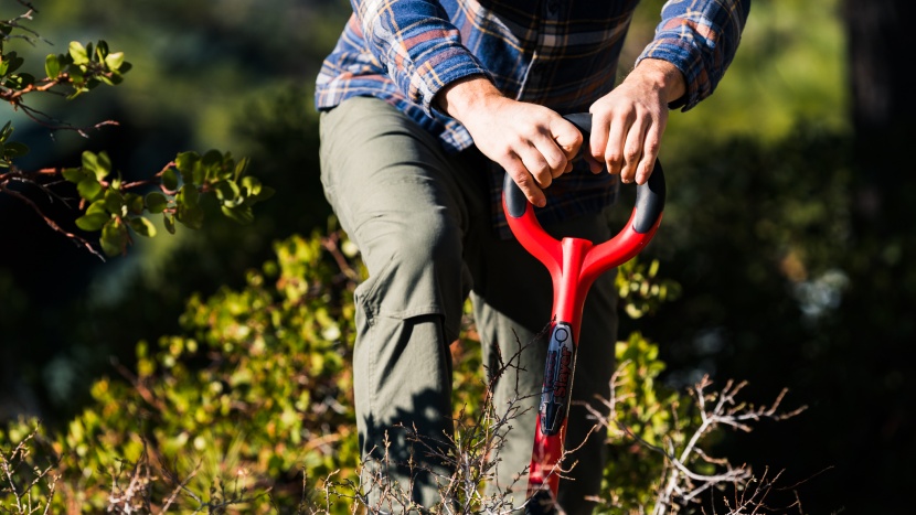 gardening shovel - the root slayer&#039;s circular handle allows for a comfortable grip for...