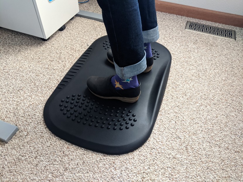 standing desk mat - the flexispot blends the features of a raised mat with a flat mat&#039;s...