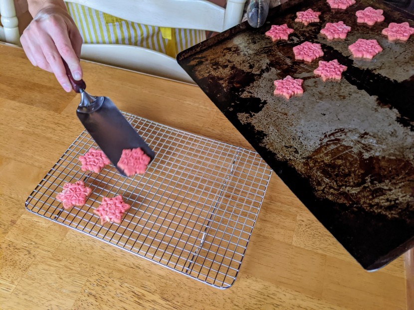 cooling rack - this quarter-sheet rack offers plenty of space for a single batch of...