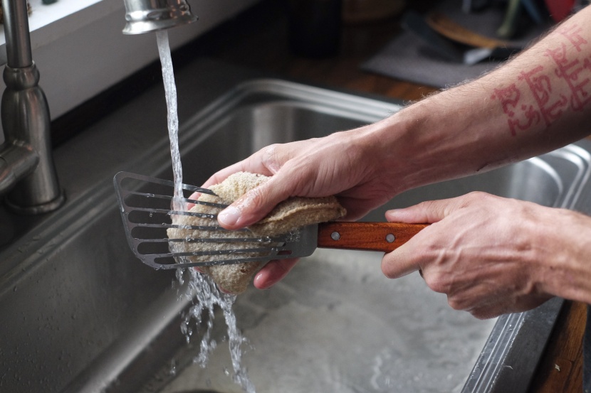 spatula - new star recommends hand-washing to preserve the finish of the fish...