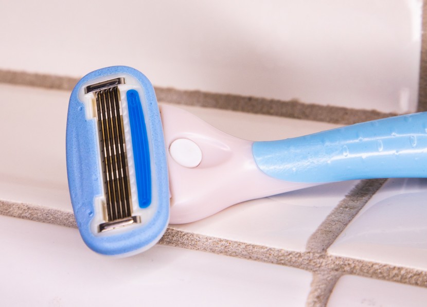 razor womens - the hinge and grip make this amazon basics razor very versatile and...