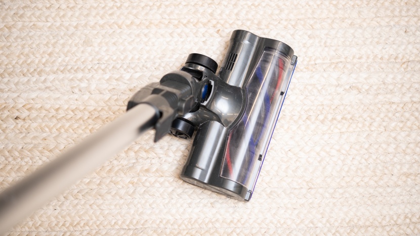 moosoo xl-618a - the swivel steering makes this vacuum very maneuverable.