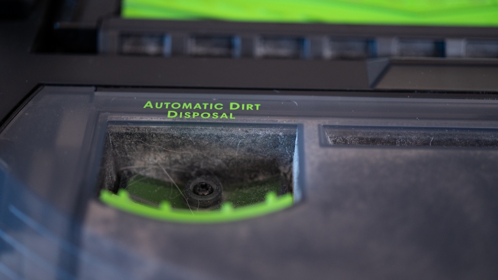 irobot roomba i3+ with clean base automatic dirt disposal - this vacuum didn't do the best with pet hair, struggling to clean it...