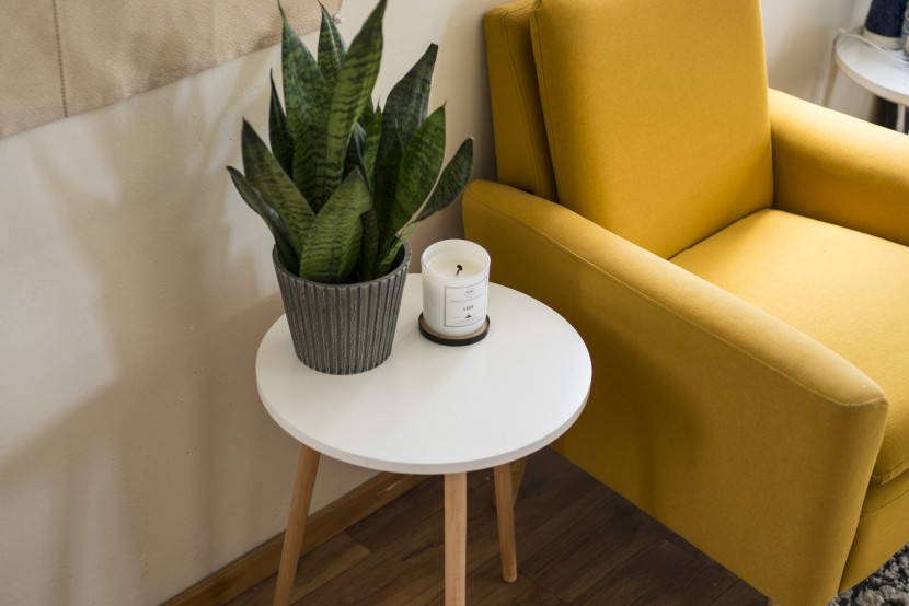 end table - the haton is both simple and stylish.