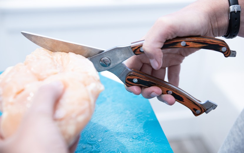 the tuo poultry shears cutting chicken
