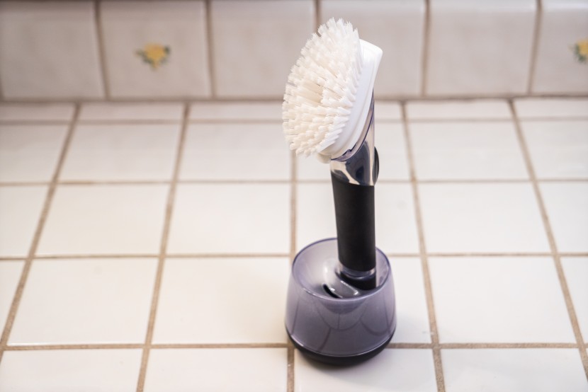 cleaning brush - in every dishwashing test, this brush was easy to handle and...