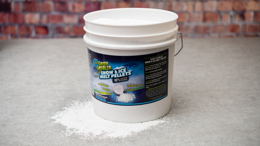 ice melt - this is a heavy-hitting deicer power by calcium chloride. make no...