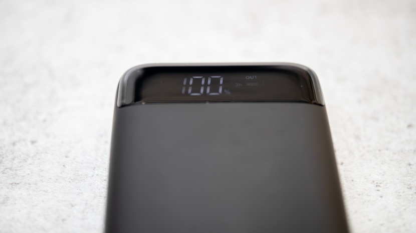 iniu bi-b5 - we like the large digital display on this portable charger.