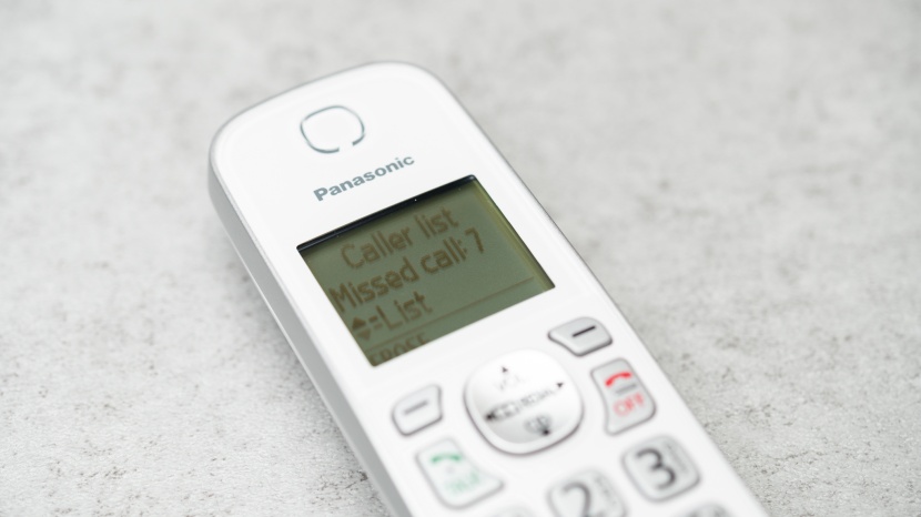 panasonic kx-tgd532w - it&#039;s quite easy to read the display in both bright and dark...