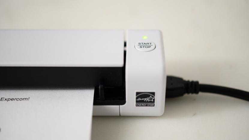 brother ds-640 - having to manually feed pages into the scanner, along with a lack of...