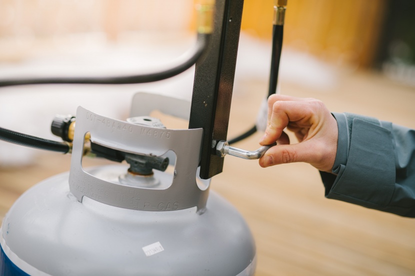 tightening down the mounting screw on the hiland proved to be...