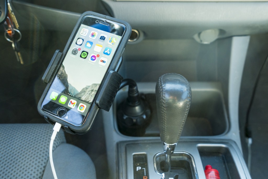 Universal Car Phone Mount Magnetic - All-Metal iPhone Car Mount for Any  Smartphone or GPS - Truly One-Handed Cell Phone Holder for Car Dashboard