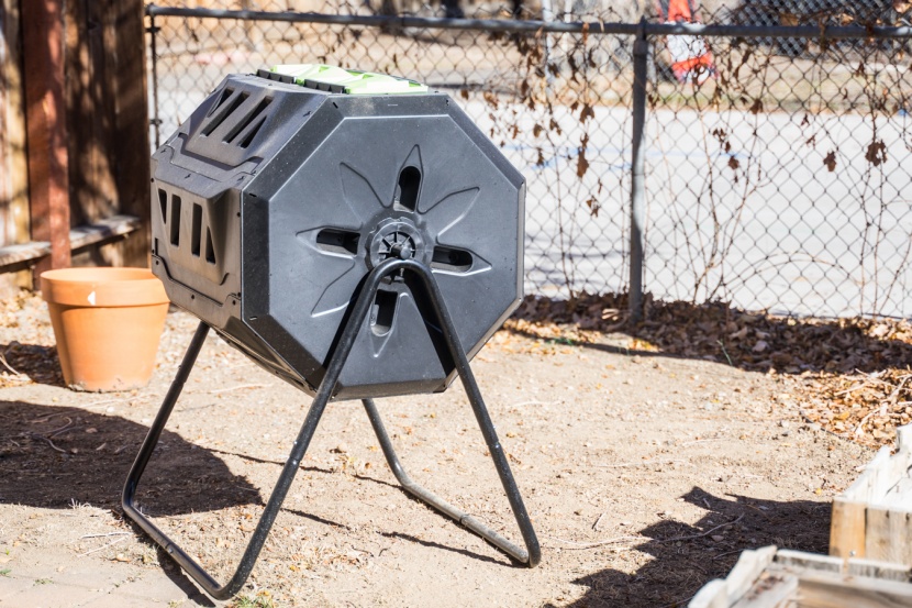 compost bin - the squeeze master design has a large capacity and two chambers so...