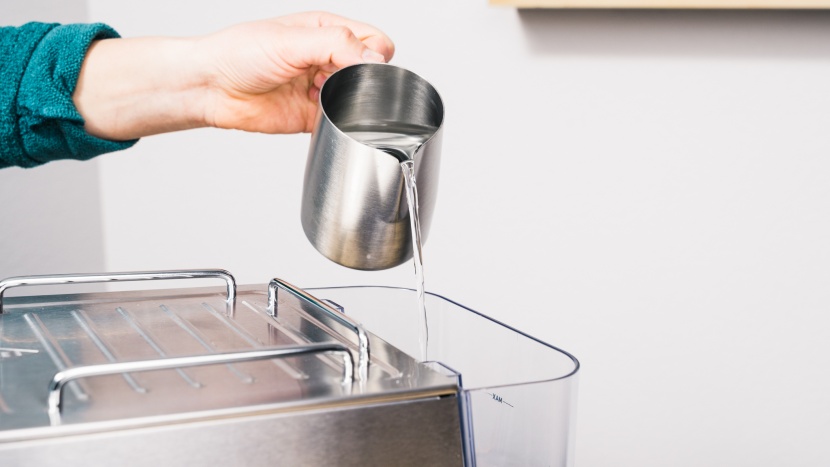 gevi - the water tanks has a large, convenient opening.