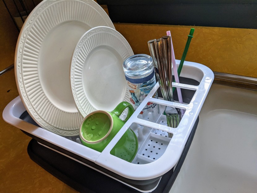 dish rack - masirs collapsible has plenty of room to accomodate silverware...